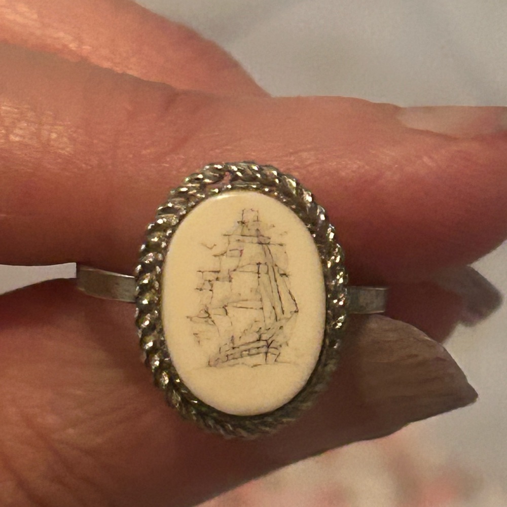 Vintage sterling silver scrimshaw ring - Picture 2 of 6